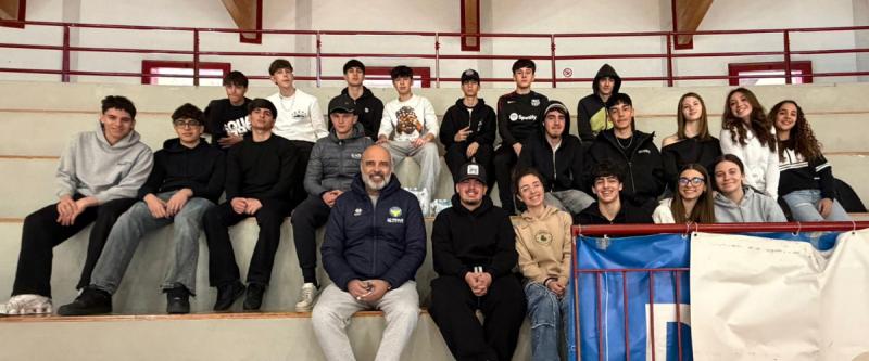 Gli alunni del Des Ambrois di Oulx ospiti dell'allenamento di Basket Torino
